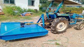 Máy cắt cỏ trục phát