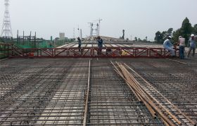 Máy đầm bê tông mặt cầu