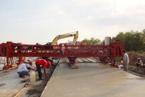Contractor for concrete road