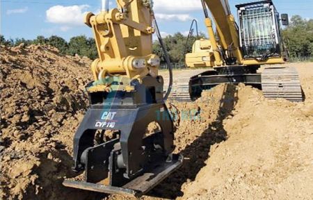 Hydraulic compactor attach on excavator