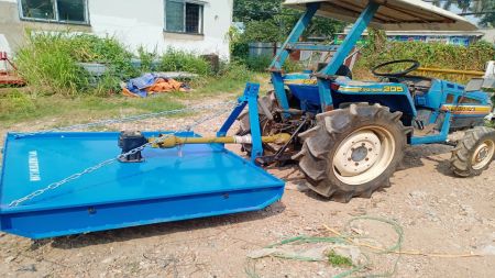 Mắy cắt cỏ trục phát