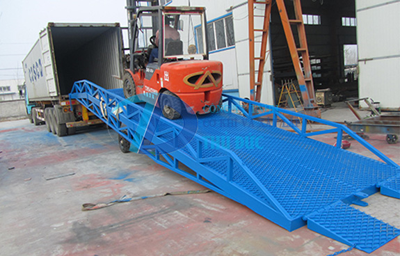 Mobile forklift ramp